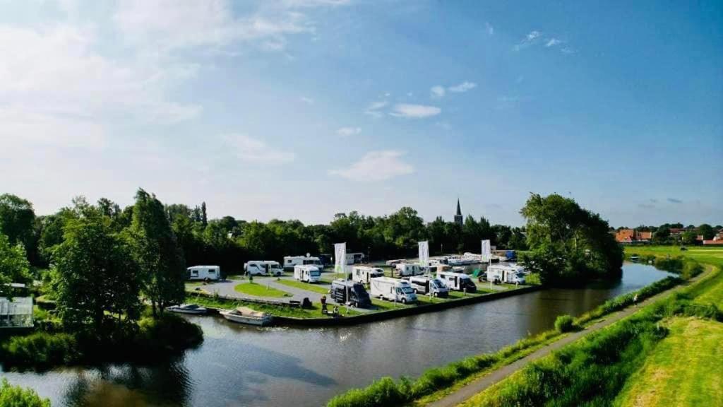 Tiny House Aan Het Water Op De Appelhof Villa Wommels Luaran gambar