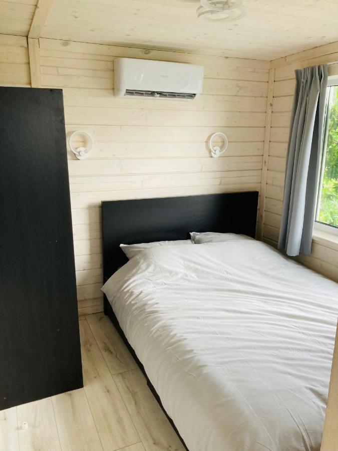 Tiny House Aan Het Water Op De Appelhof Villa Wommels Luaran gambar